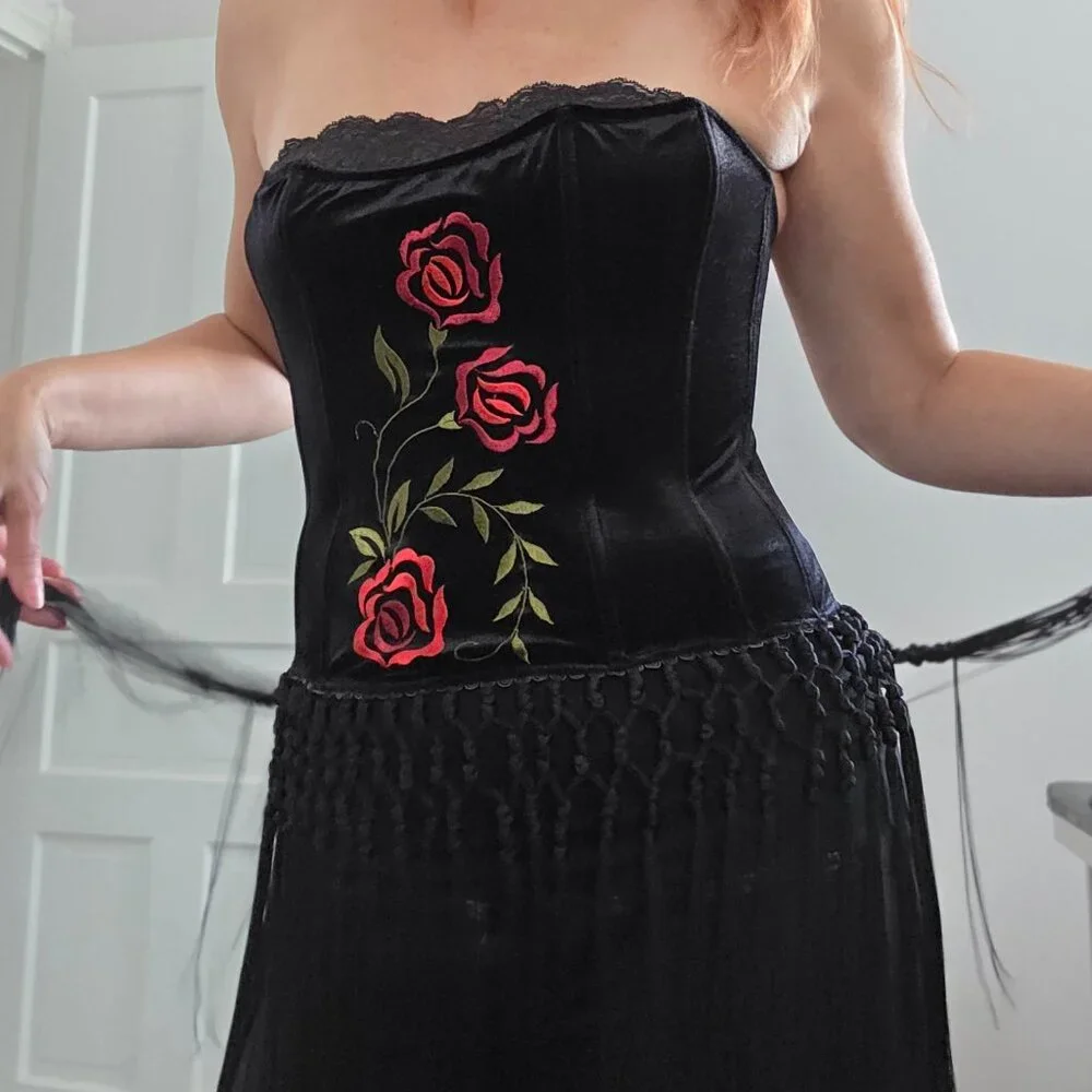 Vintage Victoria'Secret Black Velvet corset with rose embroidery & tassel fringe - Picture 7 of 8